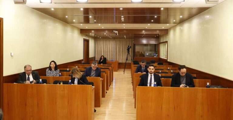 PSOE y PP sellan en la comisión de la Ley de acompañamiento a presupuestos aumentar subvenciones electorales a partidos
