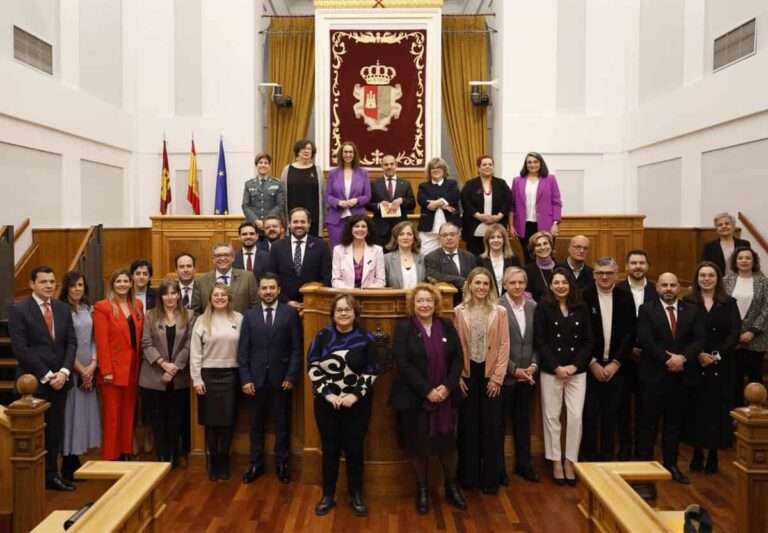 Gloria, Mar, Rosario, Maria Jesús y María José reclaman en las Cortes poner freno a la discriminación de la mujer
