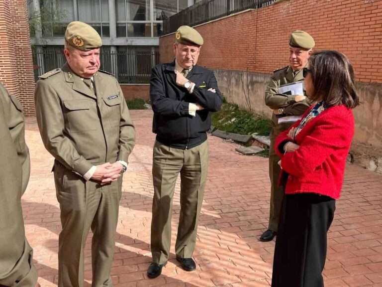 Robles conoce el proyecto de ampliación del Archivo General Militar de Guadalajara