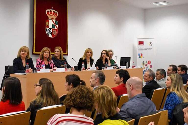Simón incide en la importancia de potenciar los estudios de género para poder seguir avanzando en materia de igualdad
