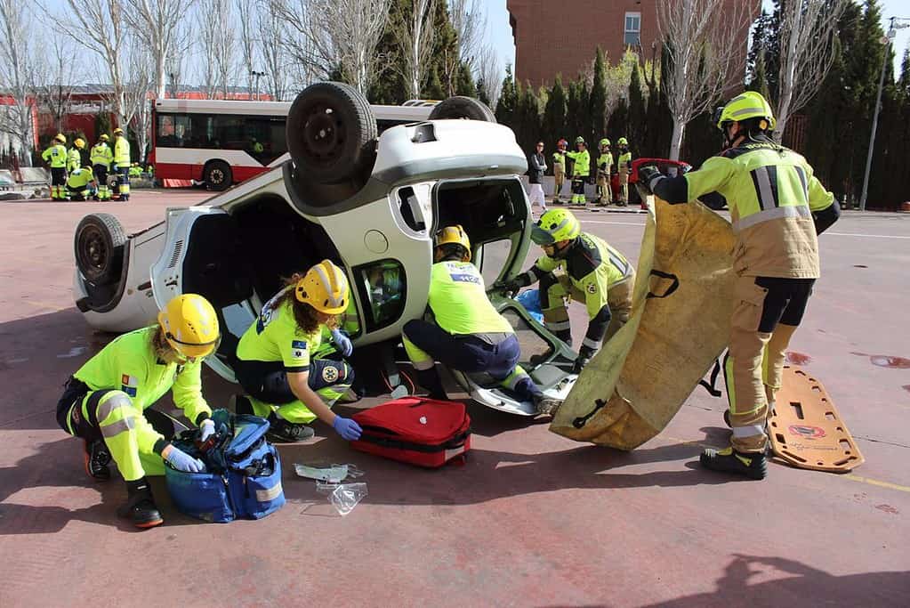 Urgencias y Bomberos de Albacete realizan ejercicios de simulación para optimizar la respuesta ante emergencias