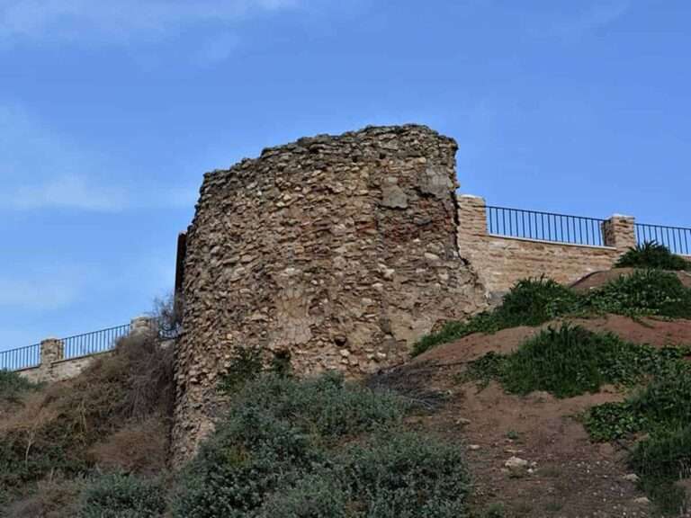 El Ayuntamiento de La Guardia pide al Ministerio de Cultura que evite el derrumbe del Torreón del Castillo