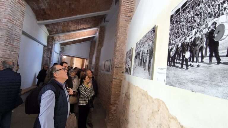 La plaza de toros de Ciudad Real adorna su reapertura con una muestra de fotos taurinas de Herrera Piña