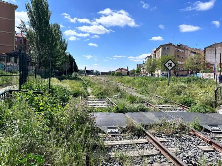 Ayuntamiento y los vecinos de Casablanca piden a Adif que limpie los terrenos ferroviarios de Cuenca