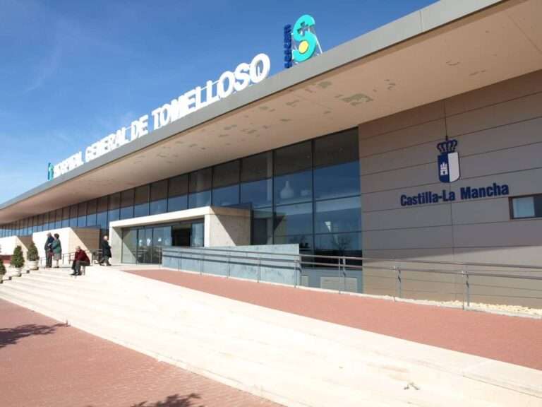 Herido un camionero tras precipitarse desde un muelle de carga en una empresa de Tomelloso