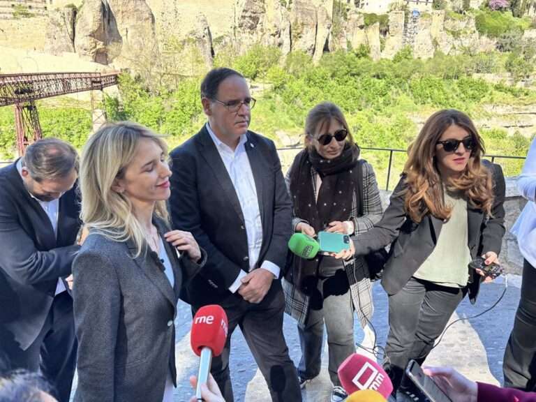 Cayetana Álvarez de Toledo arropa una iniciativa en el Congreso para aumentar la plantilla de la Policía en Cuenca