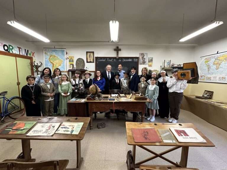 El colegio Santo Tomás de Villanueva de Ciudad Real celebra sus 170 años con un aula dedicada al pasado y otra al futuro