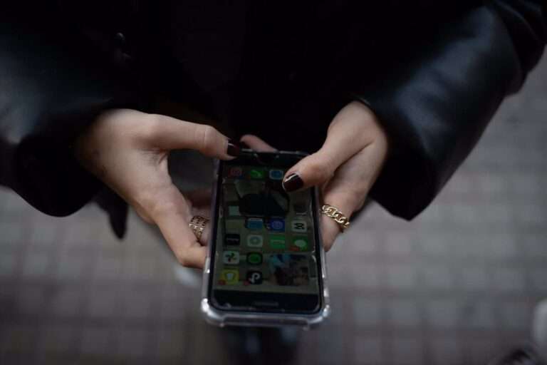 Investigados 8 menores por distribuir pornografía infantil en un grupo de WhatsApp por la provincia de Toledo