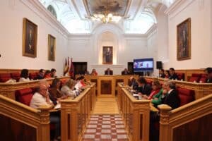 El trasvase Tajo-Segura vuelve a dividir a los grupos municipales en el Ayuntamiento de Toledo