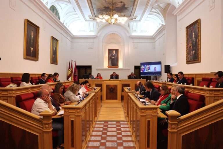 El trasvase Tajo-Segura vuelve a dividir a los grupos municipales en el Ayuntamiento de Toledo