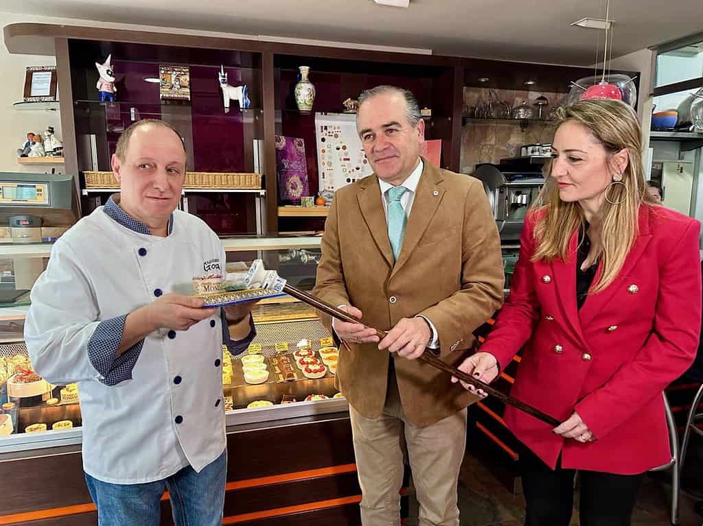 'Azahar de Mondas', el pastel que deleita el paladar en la Fiesta de Interés Turístico Nacional talaverana