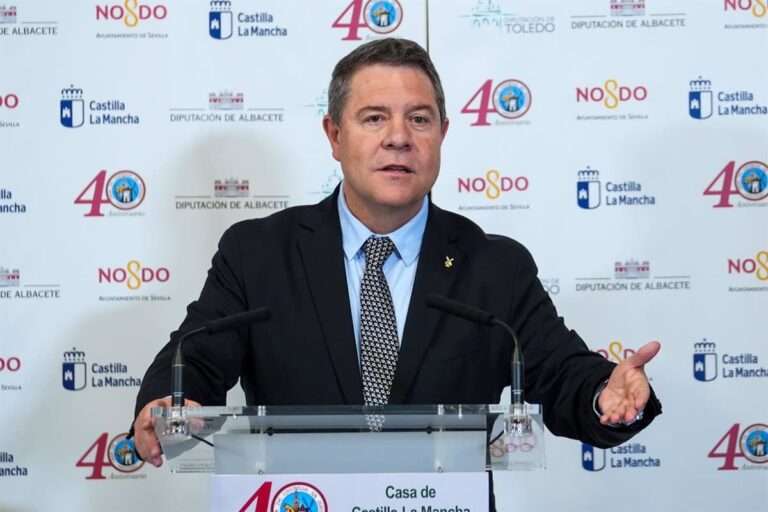 Page anima al entendimiento entre autonomías en la inauguración la exposición '40 años de la Casa de C-LM' en Sevilla