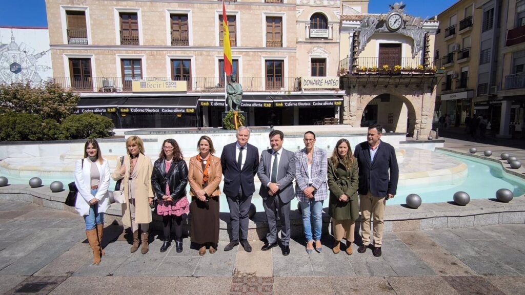 Una corona de laurel homenajea en Ciudad Real a Alfonso X 'El Sabio', su fundador, en el aniversario de su fallecimiento