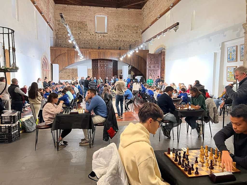 Más de 100 jugadores de la comarca de Talavera, Ávila y Cáceres se dan cita en el I Torneo de ajedrez de Mondas