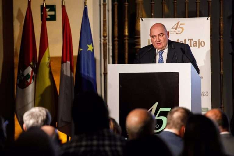 La Voz del Tajo sopla 45 velas con Retana defendiendo el oficio ante "hordas de indocumentados que pueblan las redes"