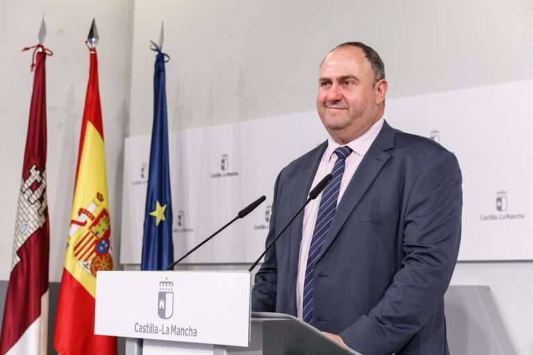 Lizán duda de las críticas de Asaja por la sanidad ganadera y afirma que el sistema de control es "completo y complejo"
