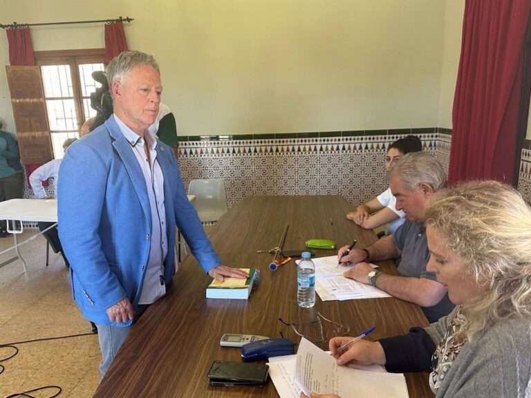 El 'popular' Marcelino Esteban desbanca de Alcaldía Domingo Pérez a Francisco Araque, de Vox, con una moción de censura