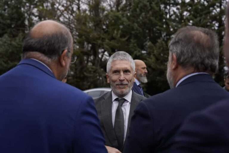 Marlaska defiende la legalidad de la compra de mascarillas del ministerio de Interior durante la pandemia