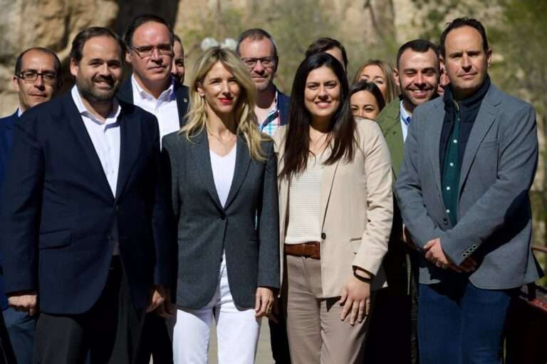 Núñez espera que García-Page traiga "hechos" y no "palabras" de su viaje a Bruselas