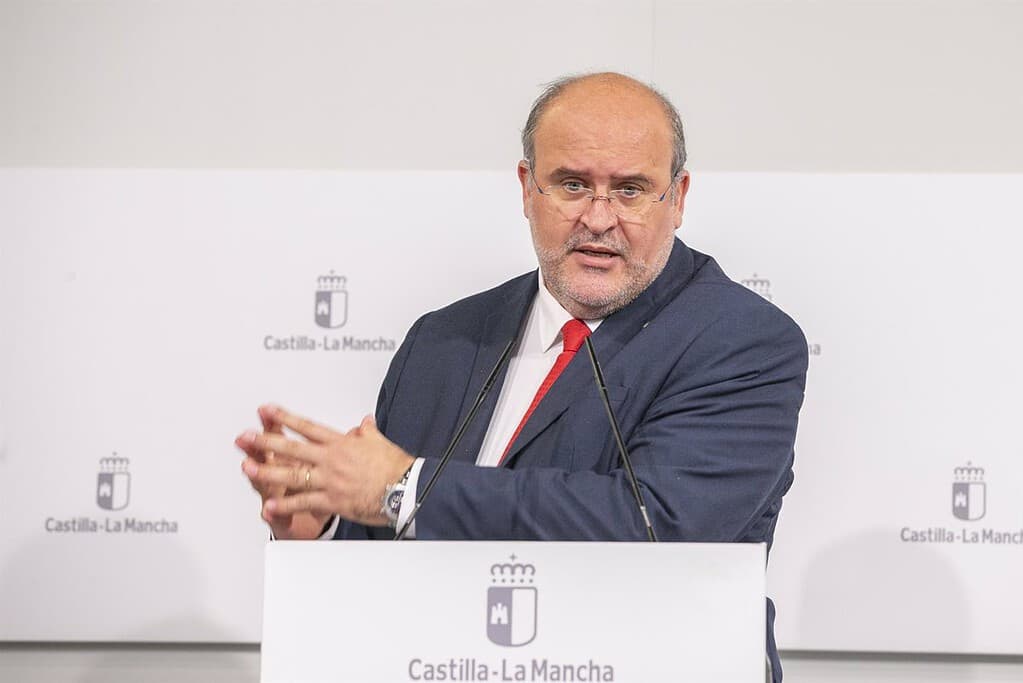 PSOE y PP abordarán un nuevo Reglamento de las Cortes tras tener "bastante cerrada" la reforma del Estatuto, según Junta