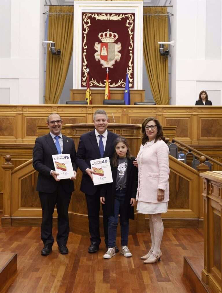 Page coge el guante del Cermi y garantiza que la reforma del Estatuto de C-LM suprimirá el término 'minusválido'
