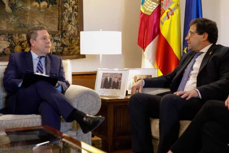 Page y Valverde exhiben "buena sintonía" en su reunión pese a los desacuerdos y están abiertos a llegar a consensos