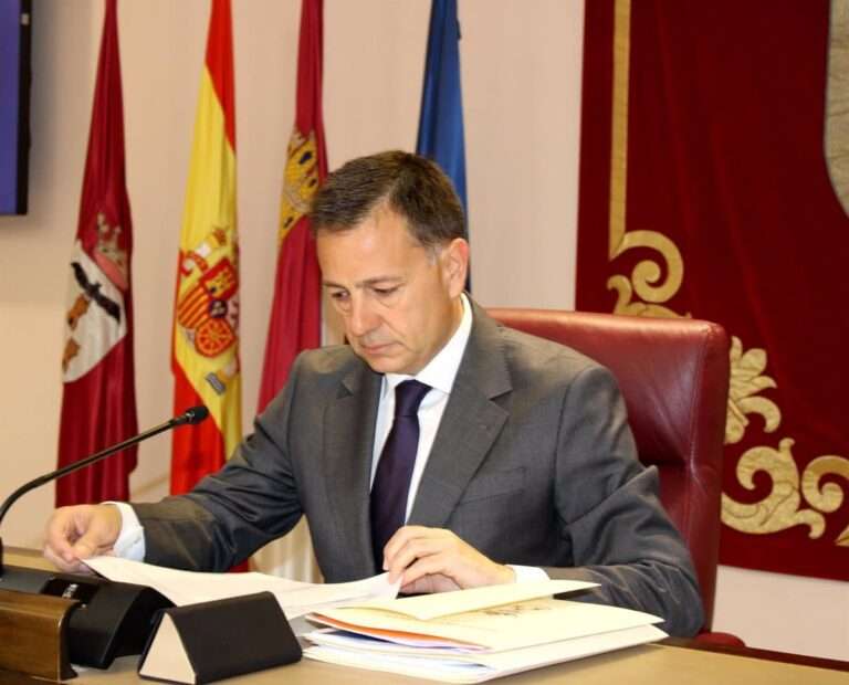 VÍDEO: Albacete saca sus cuentas de 212 millones gracias a abstención de 3 ediles de Vox saltándose disciplina de voto