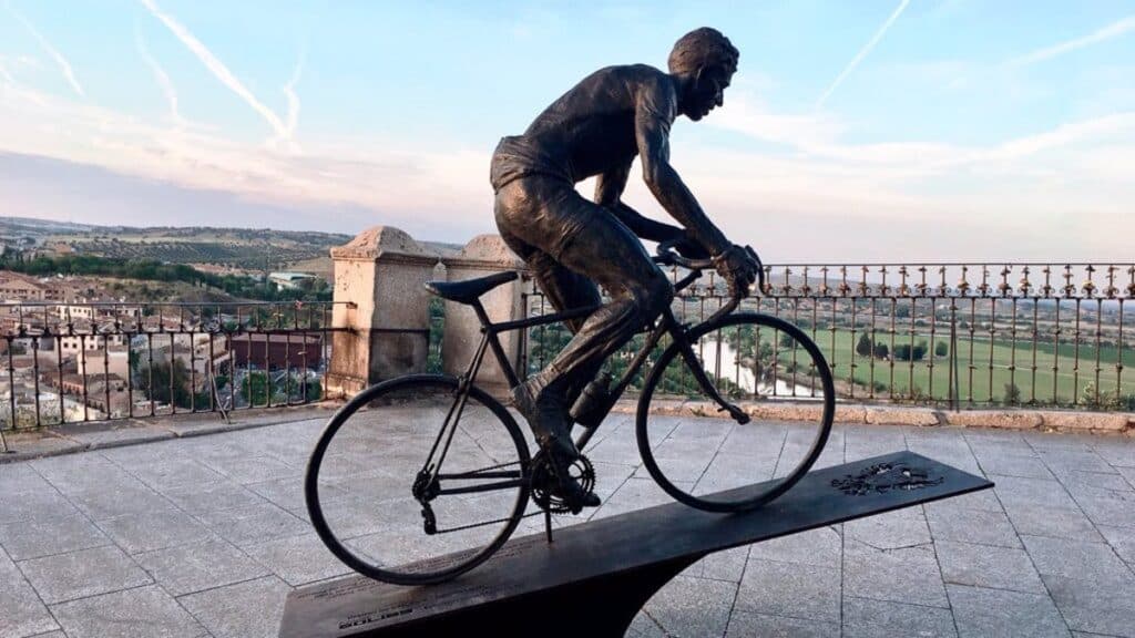 La estatua dedicada a Federico Martín Bahamontes en Toledo volverá a su ubicación original "en breves fechas"