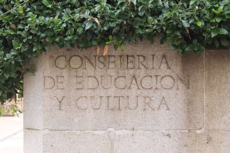 Psicólogos de C-LM solicitan revisar los contenidos de un curso a docentes que relaciona astrología con psicología