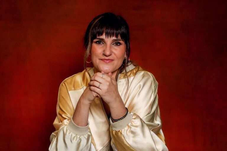 Rozalén canta al "amor posesivo" en 'El abrazo': "La posesión y las inseguridades son lo que provocan celos y violencia"