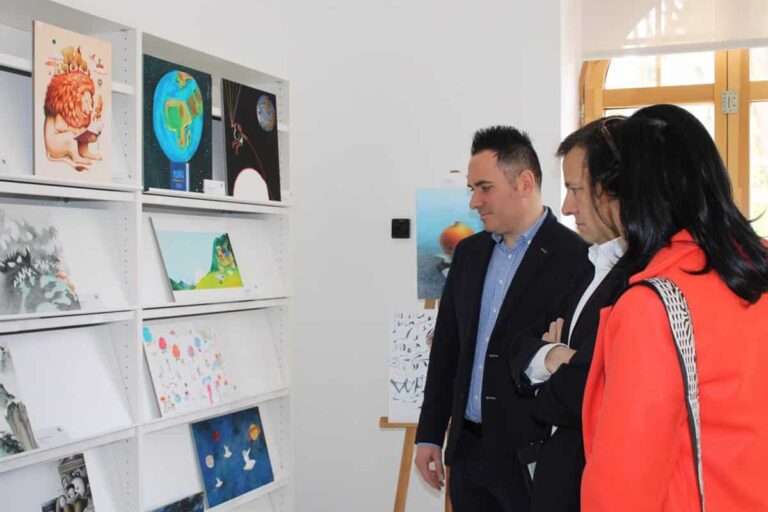 Serrano desea que el I Salón del Libro Infantil y Juvenil de Albacete tenga continuidad en el tiempo