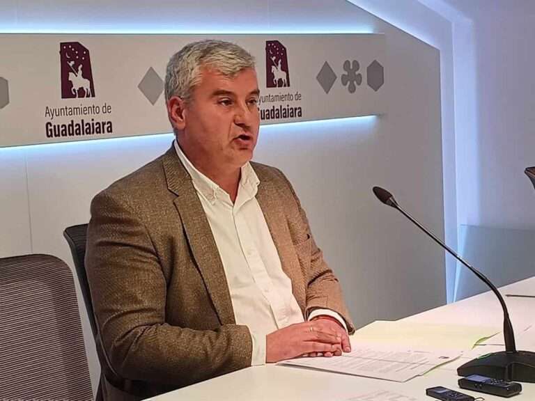 Equipo de Gobierno de Guadalajara pide al exalcalde Alberto Rojo que se marche por dejar un "socavón" de 17 millones