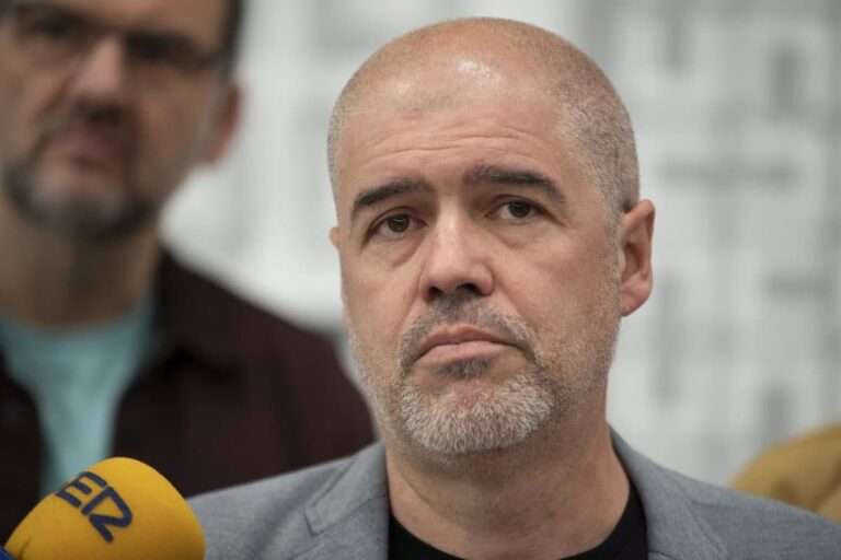 Sordo pide a Sánchez que no ceda a las pretensiones de "poderes fácticos" que no asumen la "normalidad democrática"