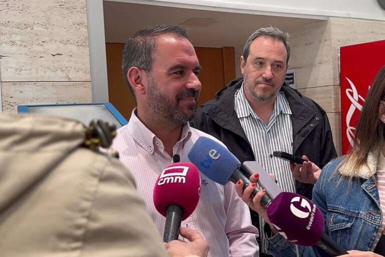 El autobús será gratis para los usuarios de tarjetas XGuada si la incidencia en las recargas persiste este miércoles