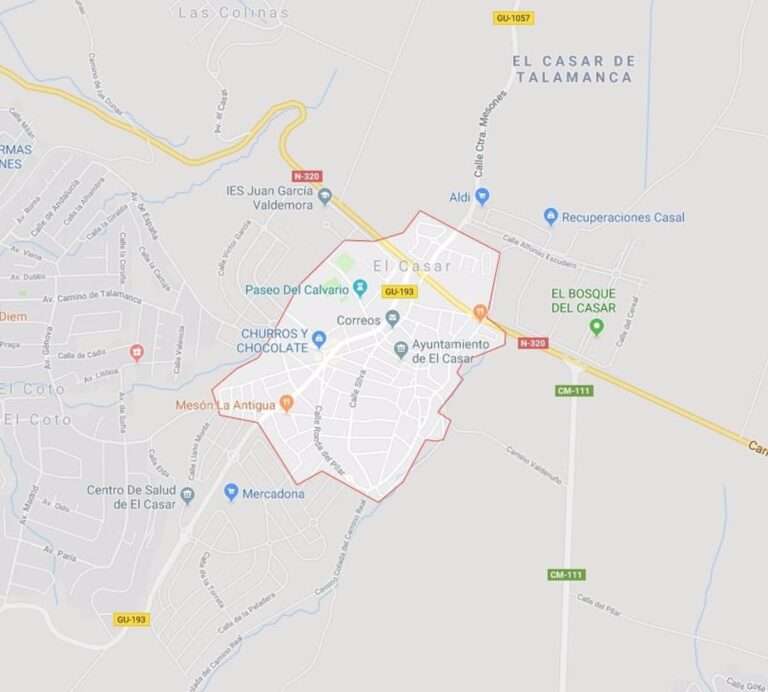 Tres personas heridas tras quedar atrapadas por la colisión de dos turismos en El Casar (Guadalajara)