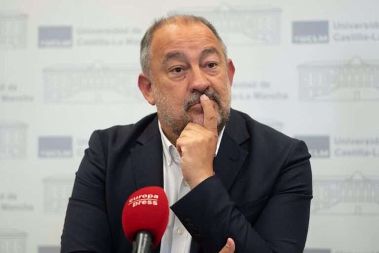 UCLM apuesta por ensanchar oferta formativa por la vía de títulos no oficiales tras rozar el techo en grados y másteres