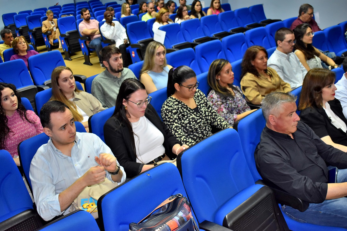 Inicio de una Nueva Etapa: El Alcalde de Puertollano Recibe a los Residentes Sanitarios en el Hospital Local 2