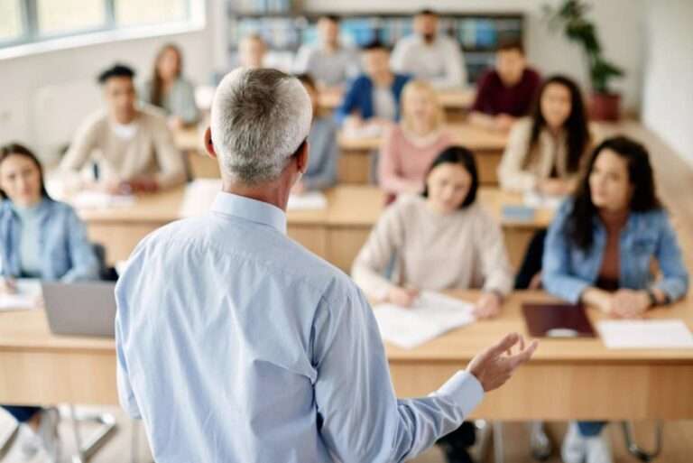El plazo de solicitudes para el alumnado de C-LM en centros educativos para adultos comenzará el 27 de mayo
