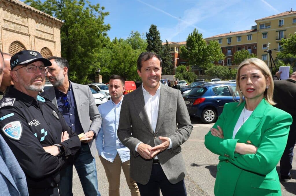 El alcalde de Toledo destaca que el acuerdo suscrito con la Policía Local permitirá recuperar la policía de barrio