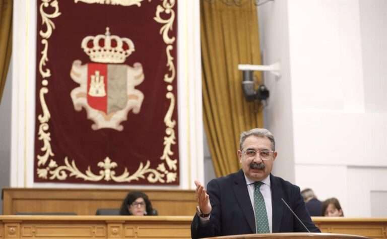 El PP acusa a Page de "manipular" las listas de espera y el consejero de Sanidad asegura su transparencia