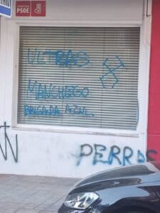El PSOE denuncia una pintada con simbología fascista como nuevo acto vandálico en su sede de Ciudad Real