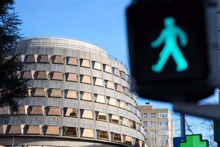 El TC estudiará si la ley de interinos vulnera el derecho de acceso a las plazas públicas en condiciones de igualdad