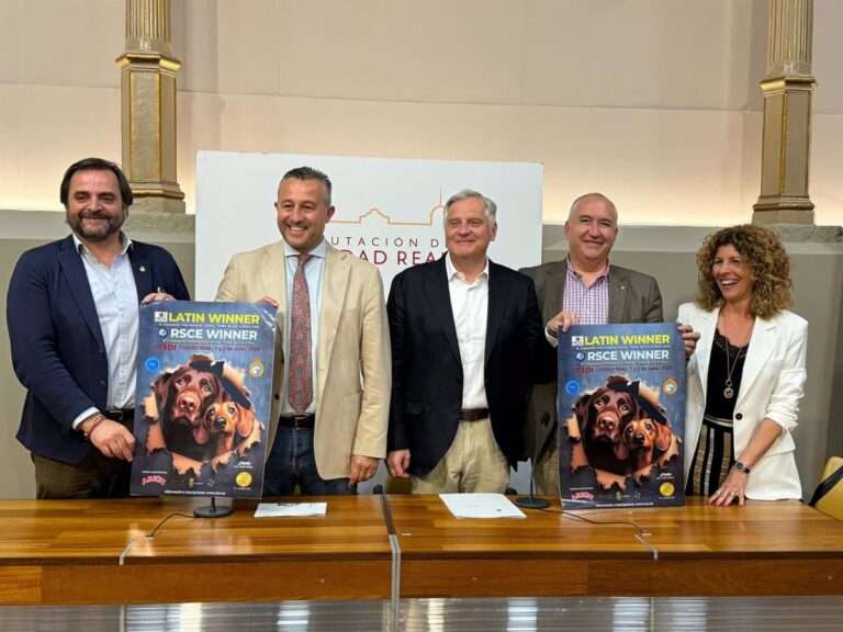 Un total de 6.000 perros de 300 razas participan el fin de semana en una exposición internacional en Ciudad Real