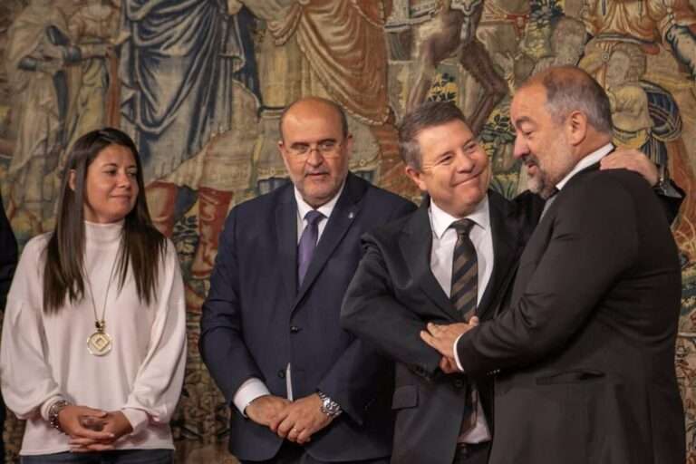 Junta y UCLM sellan un acuerdo para que la universidad sea un "andamio social" para jóvenes vulnerables