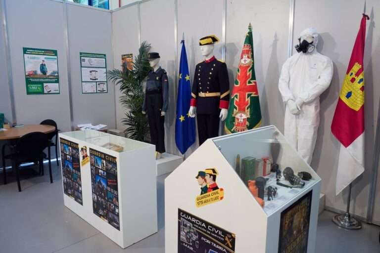 La Guardia Civil participa en Expovicaman para visibilizar su actividad y mejorar relación con agricultores y ganaderos