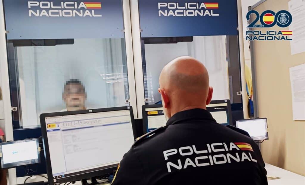 La Policía Nacional pone en marcha seis nuevas unidades de DNI Exprés en las comisarías de Castilla-La Mancha