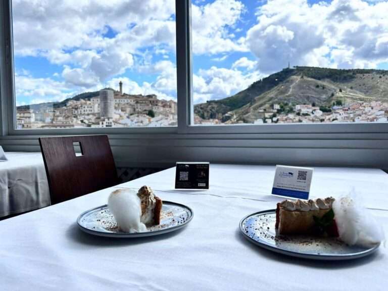 Los refugiados inspiran el Postre de Oro con el que el restaurante conquense La Terraza colabora con Cruz Roja