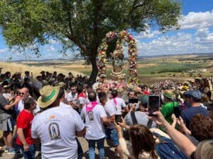 Miles de personas volvieron a acompañar a la Virgen de Alarcos en su romería en Ciudad Real