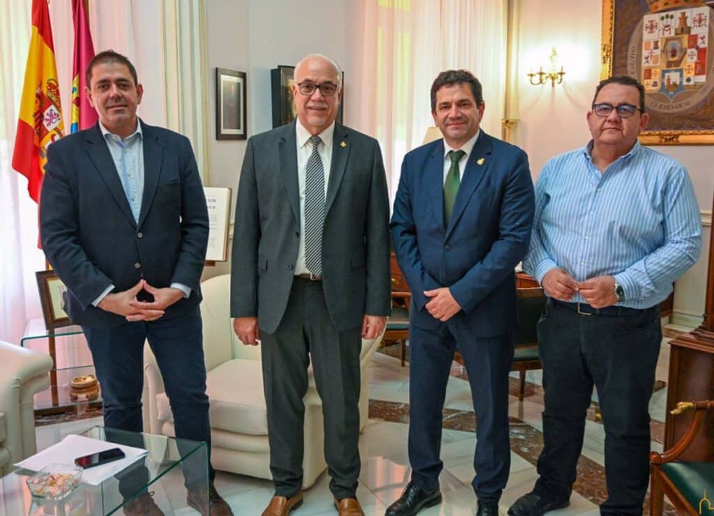 Nieva pide apoyo a Valverde para desarrollar diversas proyectos en Manzanares
