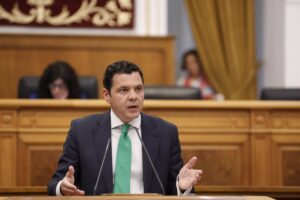 PP y PSOE afean por romper consenso en Pacto de Infancia a Vox, que maniobra proponiendo una Comisión Permanente